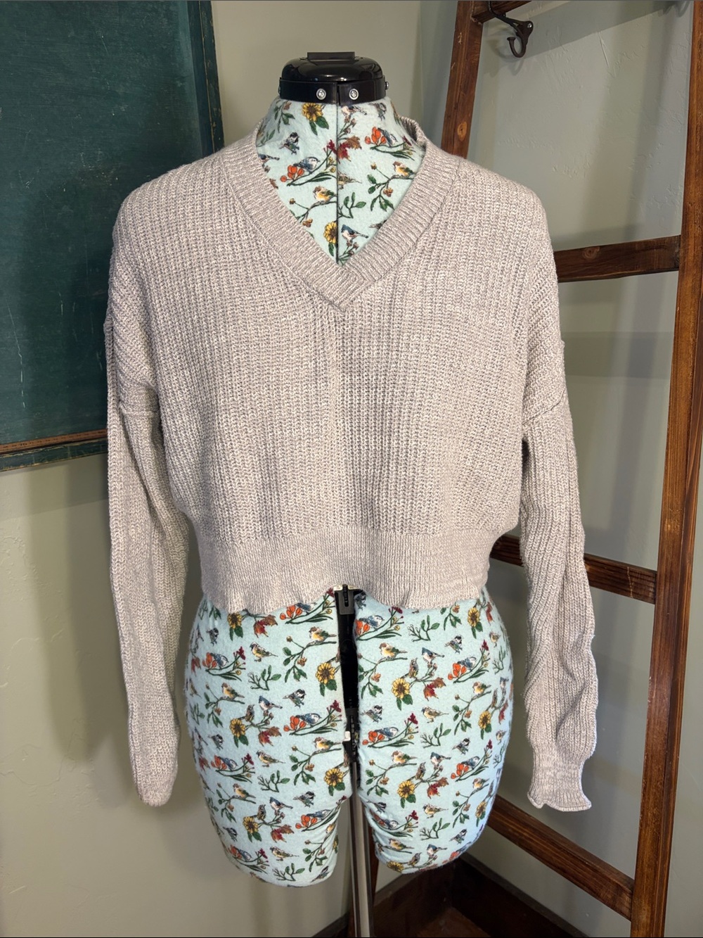 Aeropostale Cropped V-Neck Sweater - Light Cream